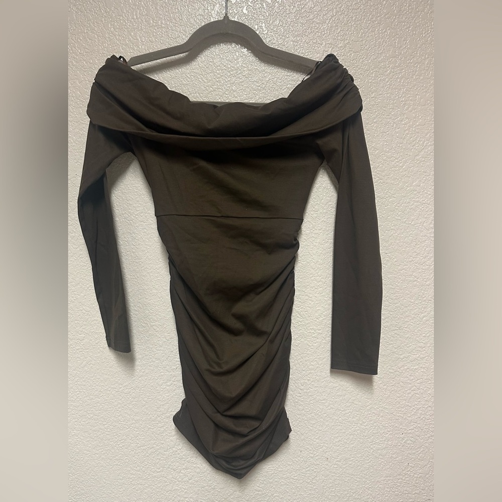 NWOT Line & Dot Off-Shoulder BodyCon Brown Dress -Size Small